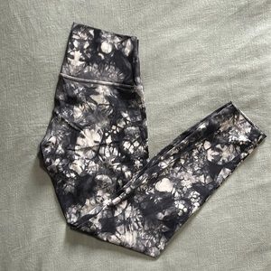 Lululemon Wunder Under high-rise 7/8 legging, 25” length, size 6, shibori print